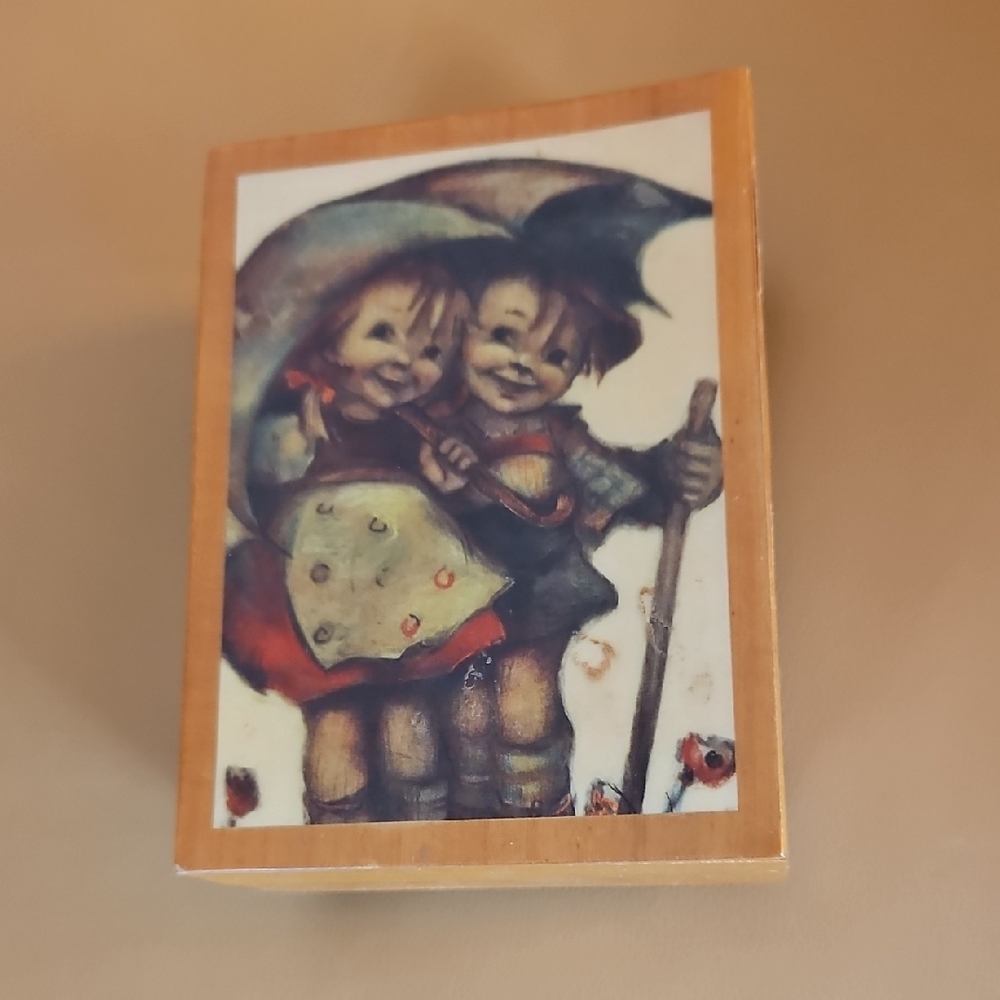 Wooden Hummel Music/trinket Box Playing Lara's Theme from Doctor Zivago